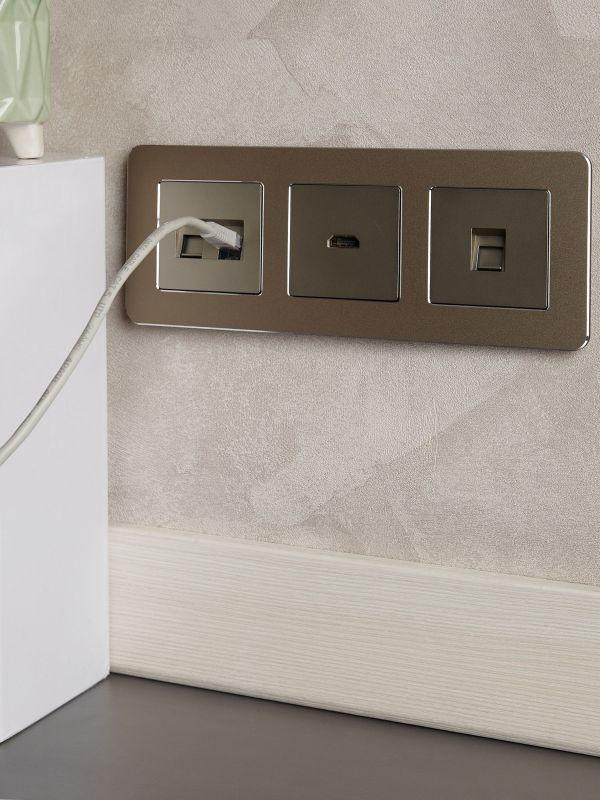  Рамка 3-м BRITE РУ-3-1-Бр метал. латунь RE IEK BR-M32-M-01-K49 фото в каталоге от BTSprom.by