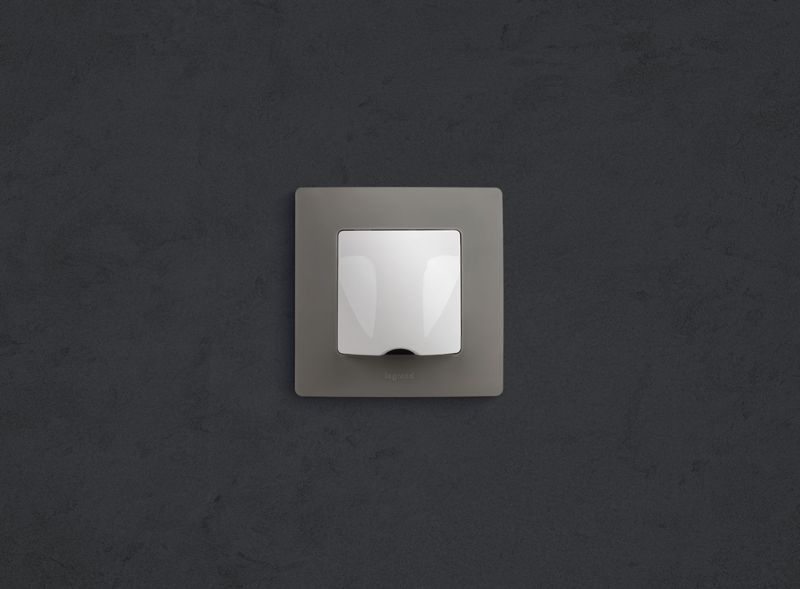  Вывод кабеля СП Etika с зажимом для кабеля механизм бел. IEK 672229 фото в каталоге от BTSprom.by