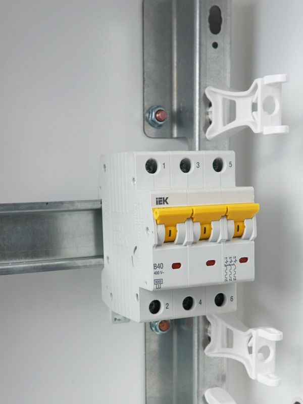  Выключатель автоматический модульный 3п B 40А 6кА ВА47-60M KARAT IEK MVA31-3-040-B фото в каталоге от BTSprom.by