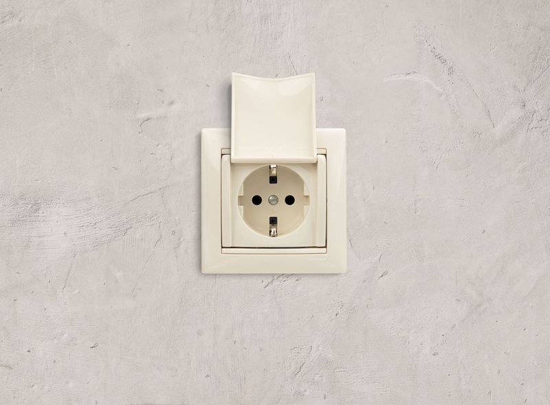  Розетка 1-м СП Valena 16А IP21 2P+E с заземл. защ. шторки с крышкой винты механизм сл. кость IEK 774322 фото в каталоге от BTSprom.by