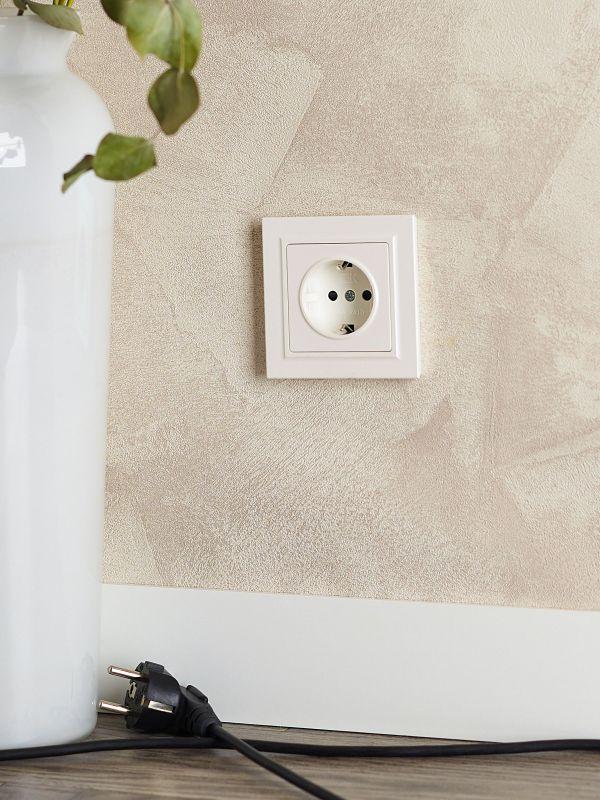  Розетка BRITE РС14-1-0-БрЖ 16А с заземл. защ. шторки механизм жемчуж. IEK BR-R14-16-K36 фото в каталоге от BTSprom.by