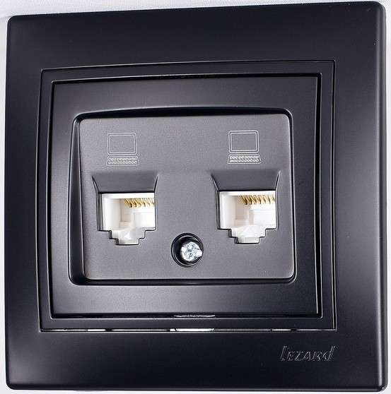  Розетка компьютерная 2-м Mira RJ45 со вставкой черн. бархат LEZARD 701-4242-141 фото в каталоге от BTSprom.by