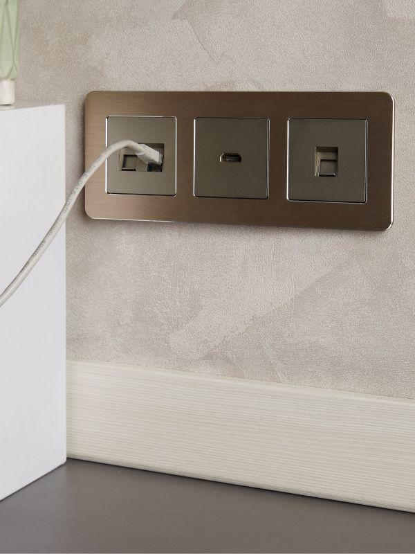  Рамка 3-м BRITE РУ-3-1-Бр метал. шампань RE AL IEK BR-M32-M-21-K37 фото в каталоге от BTSprom.by