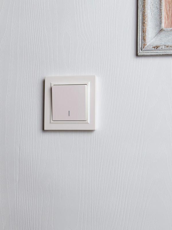  Выключатель проходной 1-кл. СП BRITE ВС10-1-7-БрЖ 10А с индик. механизм жемчуж. IEK BR-V12-1-10-K36 фото в каталоге от BTSprom.by