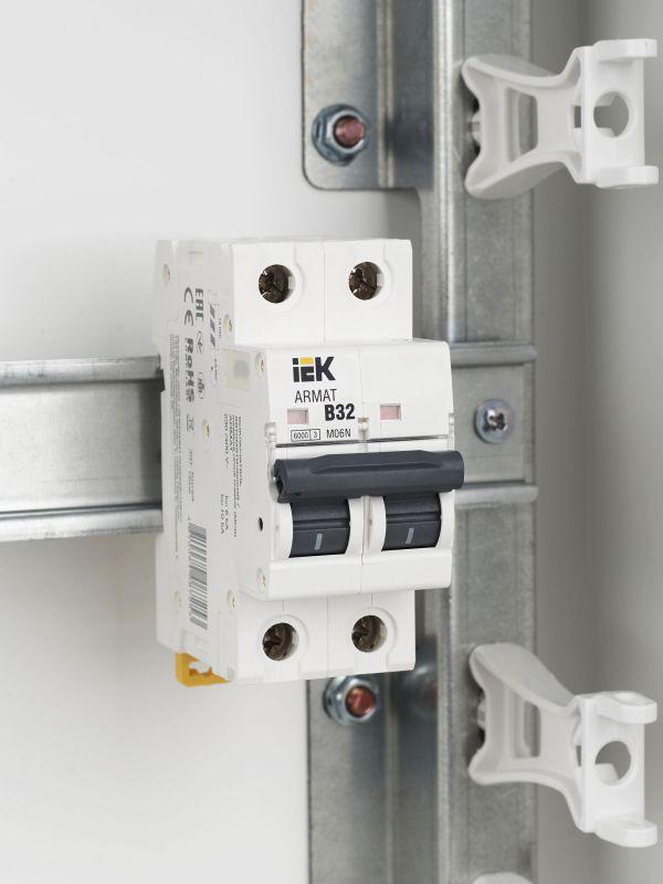  Выключатель автоматический модульный 2п B 32А M06N ARMAT IEK AR-M06N-2-B032 фото в каталоге от BTSprom.by