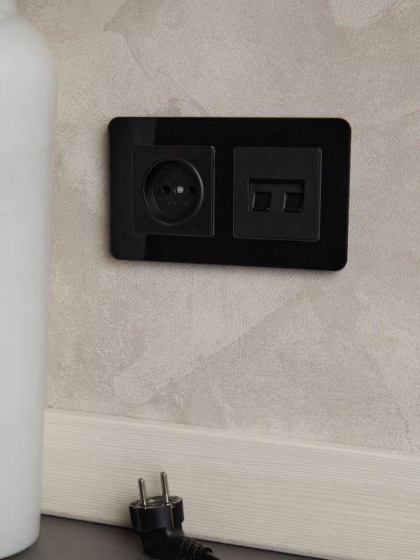  Рамка 2-м BRITE РУ-2-2-Бр стекло черн. RE IEK BR-M22-G-41-K02 фото в каталоге от BTSprom.by