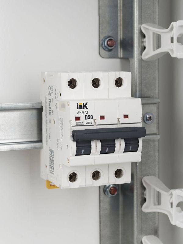  Выключатель автоматический модульный 3п D 50А M06N ARMAT IEK AR-M06N-3-D050 фото в каталоге от BTSprom.by