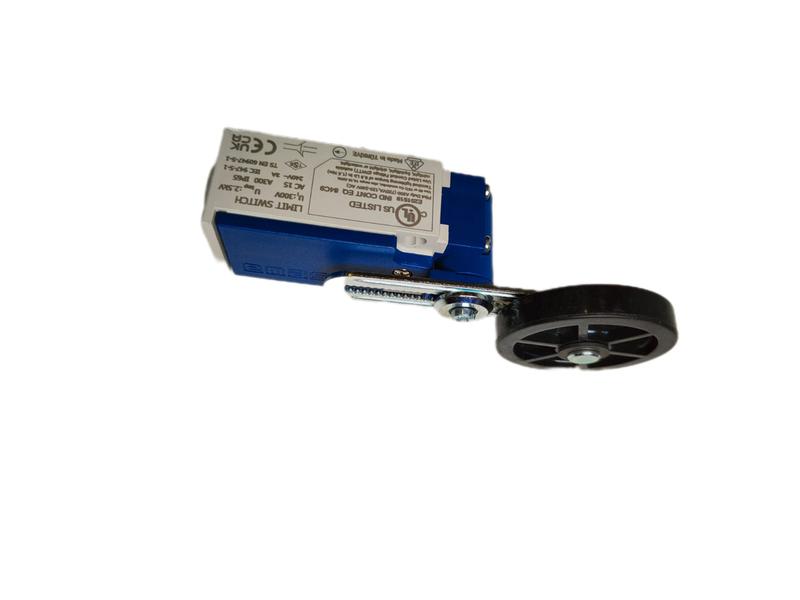  Выключатель концевой быстрого переключения угловой 2-х направленный с пластмас. консолью и резиновым роликом Ф50мм на коротком регулируемом рычаге (1НО+1НЗ) EMAS L5K13MEL122 фото в каталоге от BTSprom.by