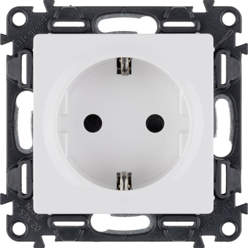 розетка 1-м сп valena life 16а ip20 250в 2p+e защ. шторки безвинтов. клеммы с лицев. панелью механизм бел. leg 753420 от BTSprom.by