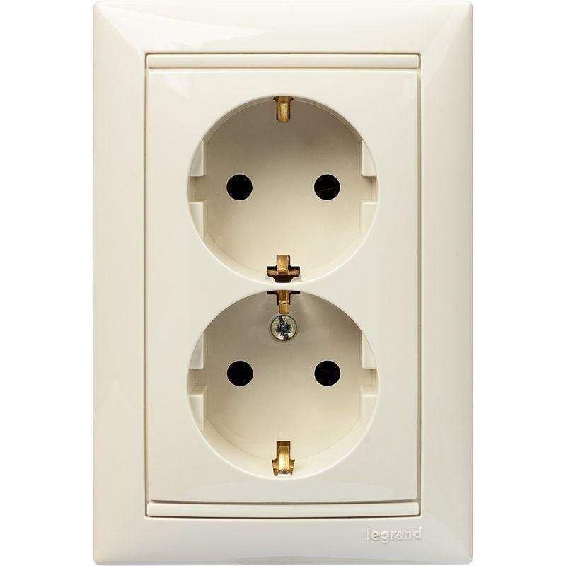 розетка 2-м сп valena 16а ip20 2х2p+e с заземл. защ. шторки немецк. стандарт в сборе сл. кость leg 774371 от BTSprom.by