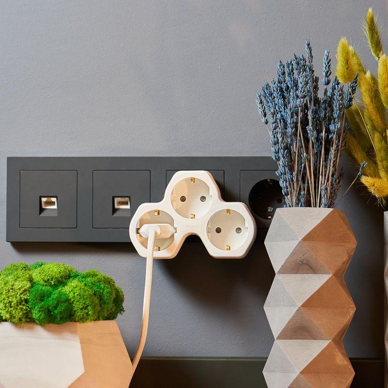  Разветвитель 3-м с заземл. 16А IP20 защ. шторки бел. Rexant 11-1088 фото в каталоге от BTSprom.by