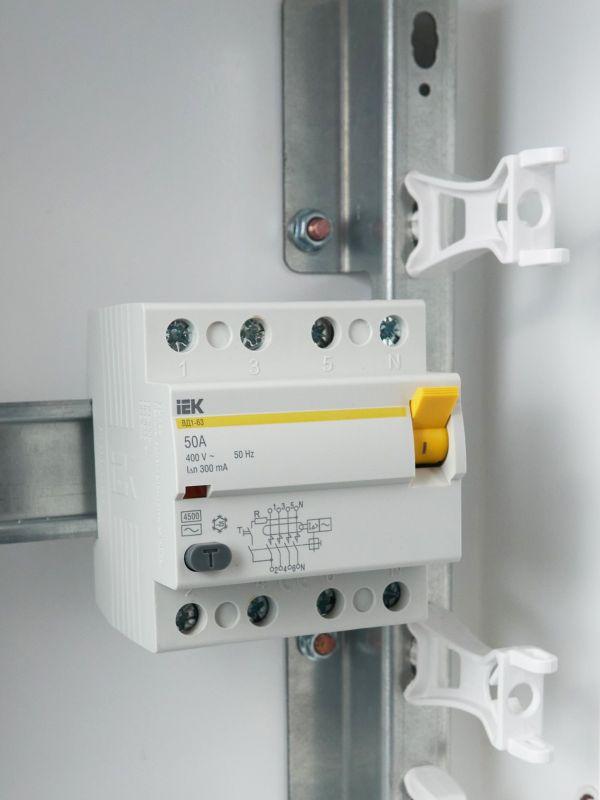 Выключатель дифференциального тока (УЗО) 4п 50А 300мА тип AC ВД1-63 KARAT IEK MDV10-4-050-300 фото в каталоге от BTSprom.by  Выключатель дифференциального тока (УЗО) 4п 50А 300мА тип AC ВД1-63 KARAT IEK MDV10-4-050-300 фото в каталоге от BTSprom.by