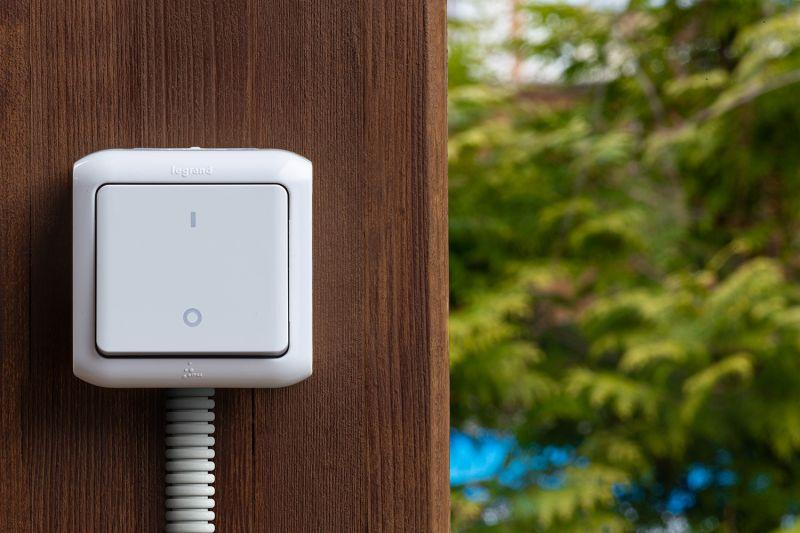 выключатель 1-кл. 2п оп quteo 10а ip44 250в 10ax сер. leg 782339 от BTSprom.by