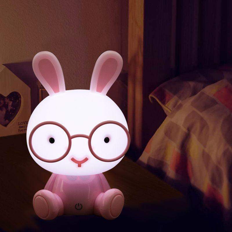 Светильник настольный KD-892 C14 LED 3Вт диммир. кабель USB+ адаптор 220В/5В заяц в очках роз. Camelion 13894 фото в каталоге от BTSprom.by  Светильник настольный KD-892 C14 LED 3Вт диммир. кабель USB+ адаптор 220В/5В заяц в очках роз. Camelion 13894 фото в каталоге от BTSprom.by