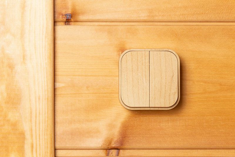  Переключатель проходной 2-кл. ОП Quteo 10А IP20 250В дерево IEK 782266 фото в каталоге от BTSprom.by