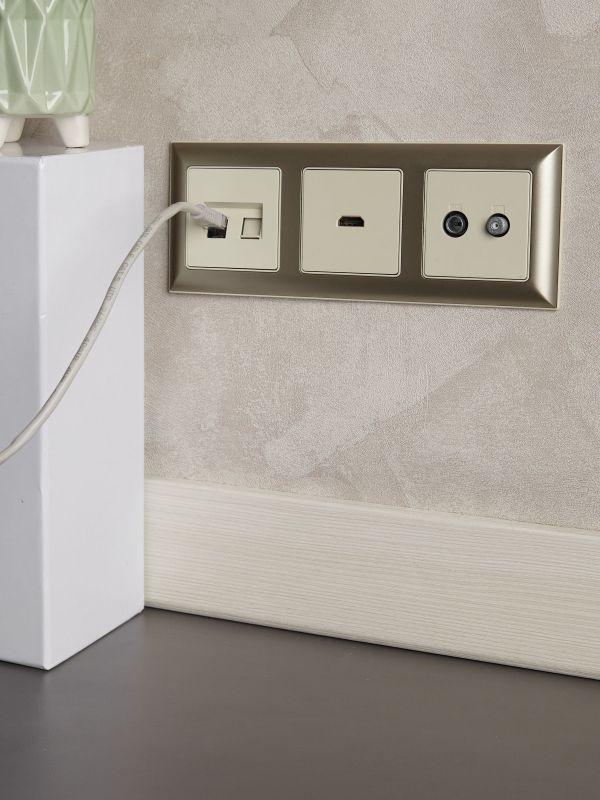  Розетка СП BRITE HDMI РHDMI-0-БрКр механизм беж. IEK BR-H10-K10 фото в каталоге от BTSprom.by