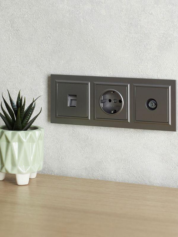  Рамка 3-м BRITE РУ-3-БрС сталь IEK BR-M32-K46 фото в каталоге от BTSprom.by