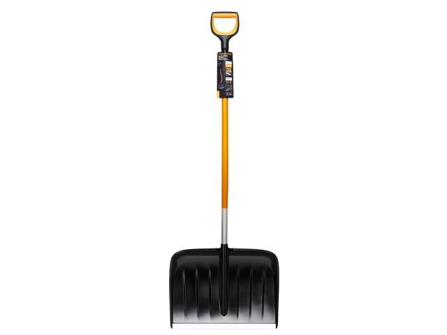 скрепер для снега c изогнутой ручкой x-series fiskars (длина: 1530мм, ширина: 533мм.) 1057186 от BTSprom.by