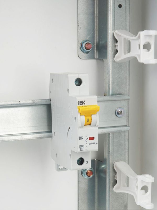  Выключатель автоматический модульный 1п B 6А 6кА ВА47-60M KARAT IEK MVA31-1-006-B фото в каталоге от BTSprom.by