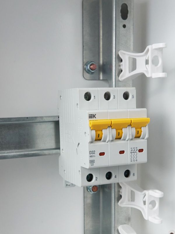 Выключатель автоматический модульный 3п D 32А 6кА ВА47-60M KARAT IEK MVA31-3-032-D фото в каталоге от BTSprom.by