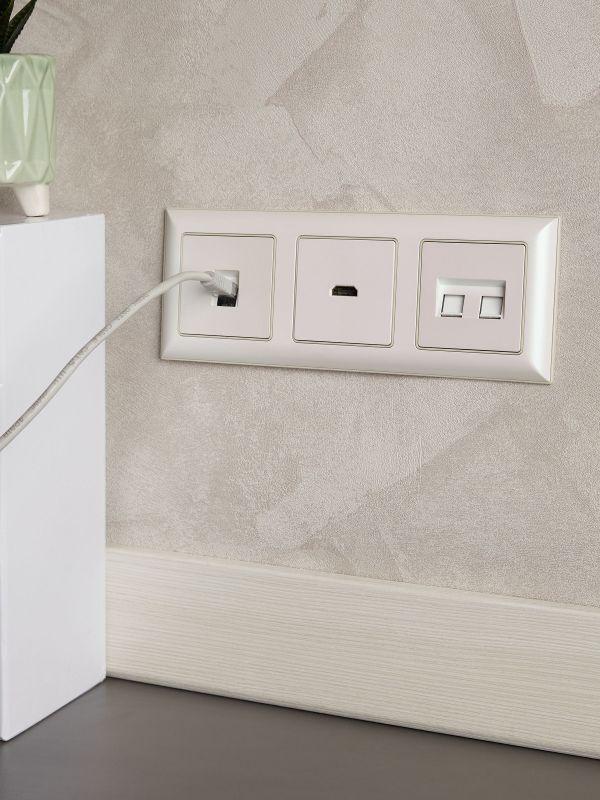  Рамка 3-м BRITE РУ-3-Бр беж./жемчуж. IEK BR-M32-12-1-K10 фото в каталоге от BTSprom.by