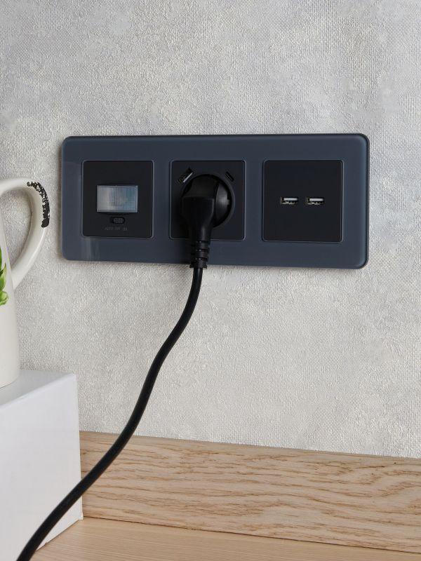  Розетка BRITE РЮш11-1-БрГ 16А с USB A+C 18Вт с заземл. защ. шторки механизм графит IEK BR-R14-16-U22-018-K53 фото в каталоге от BTSprom.by