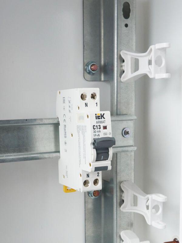  Выключатель автоматический дифференциального тока 2п (1P+N) C 13А 30мА тип A АВДТ B06S 18мм ARMAT IEK AR-B06S-1N-C13A030 фото в каталоге от BTSprom.by