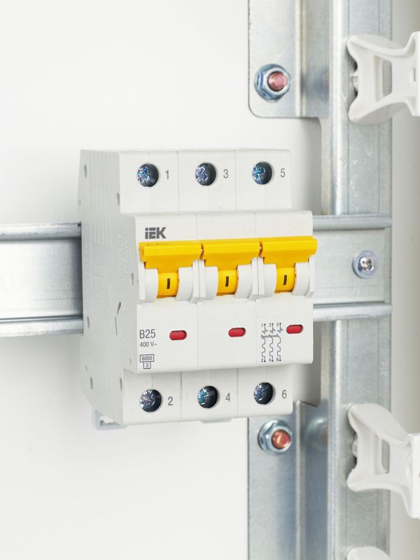  Выключатель автоматический модульный 3п B 25А 6кА ВА47-60M KARAT IEK MVA31-3-025-B фото в каталоге от BTSprom.by
