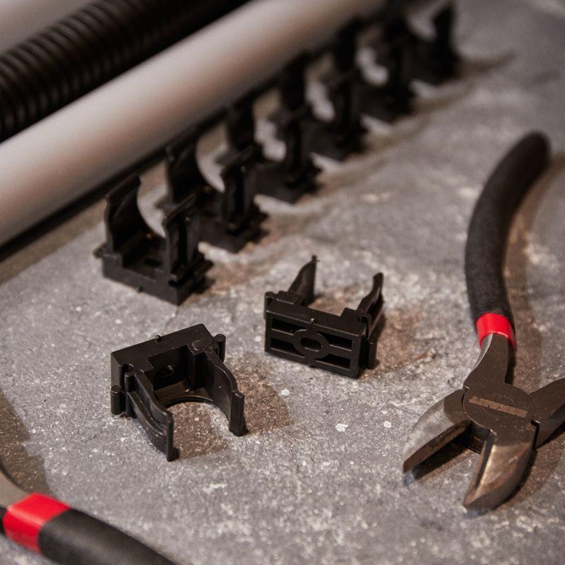  Держатель для труб (клипса) d20мм для монтажн. пистолета черн. Rexant 28-0420-2 фото в каталоге от BTSprom.by