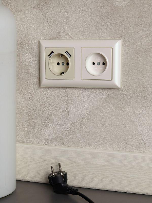  Рамка 2-м BRITE РУ-2-Бр беж./жемчуж. IEK BR-M22-12-1-K10 фото в каталоге от BTSprom.by