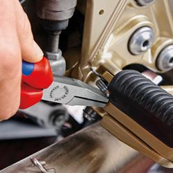  Плоскогубцы тупоносые рифленные губки 28мм L140мм хром. двухкомпонентн. рукоятки Knipex KN-2005140 фото в каталоге от BTSprom.by