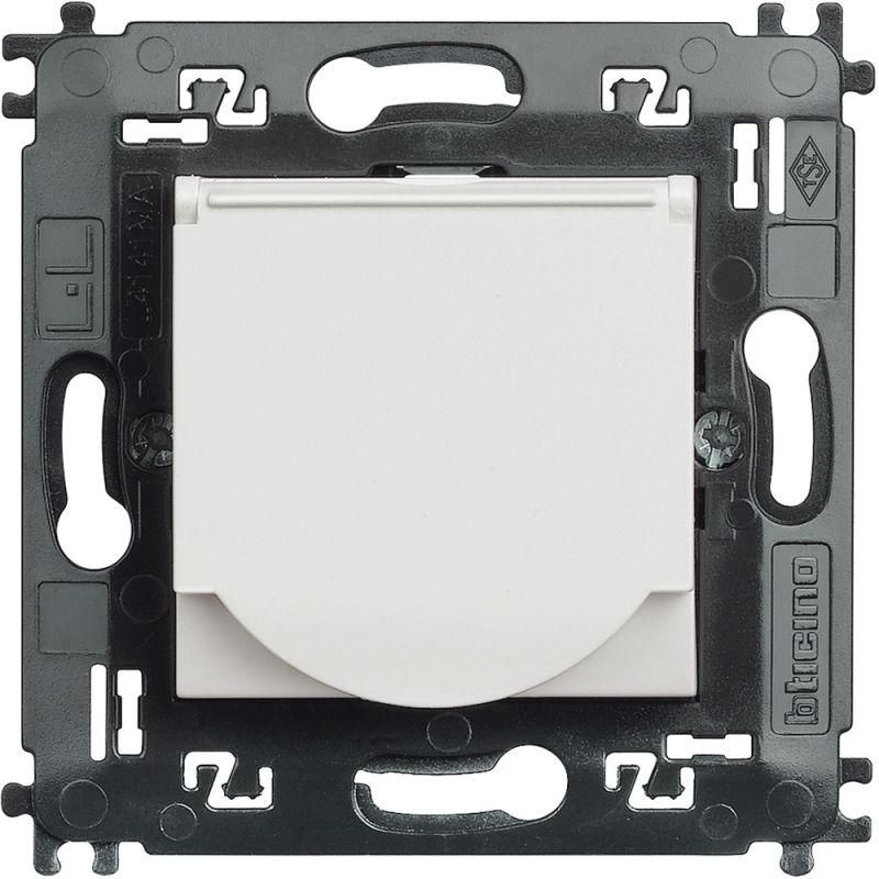 розетка 1-м сп 2мод. livinglight 16а ip20 2p+e с крышкой с суппортом бел. leg btc n4141map от BTSprom.by