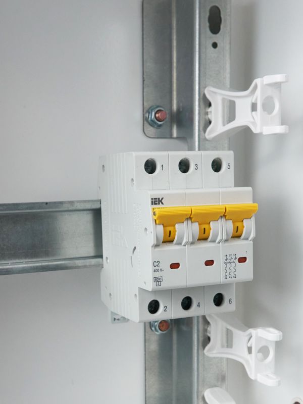  Выключатель автоматический модульный 3п C 2А 6кА ВА47-60M KARAT IEK MVA31-3-002-C фото в каталоге от BTSprom.by