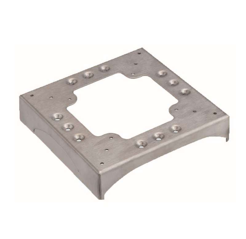 цоколь для соед. напольного кабель-канала с 3 перфорациями 85х18мм и 1 вырезом 130х18мм алюм. simon connect kta813-8 от BTSprom.by