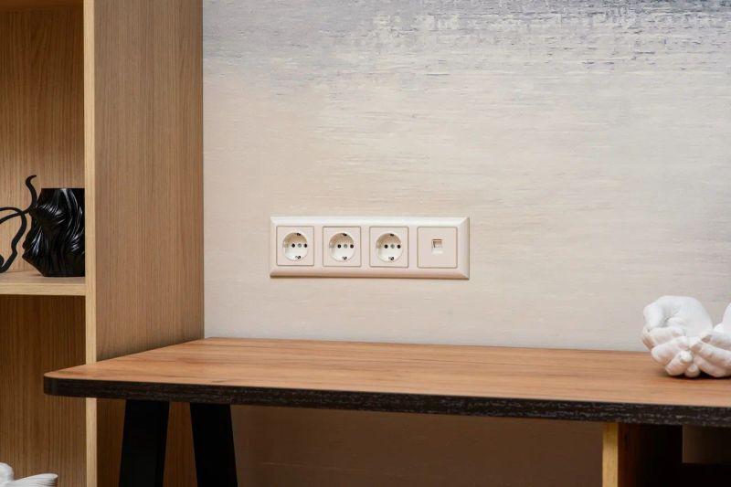  Рамка 4-м BRITE РУ-4-Бр беж./жемчуж. IEK BR-M42-12-1-K10 фото в каталоге от BTSprom.by