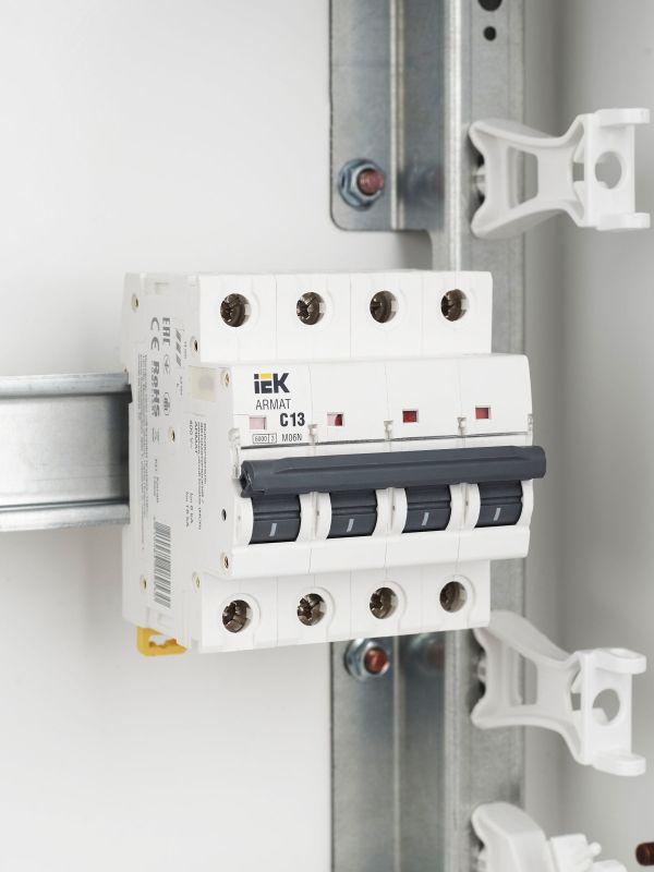  Выключатель автоматический модульный 4п C 13А M06N ARMAT IEK AR-M06N-4-C013 фото в каталоге от BTSprom.by