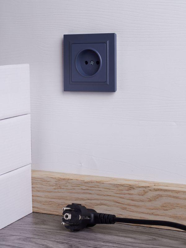  Розетка СП BRITE РСР10-1-0-БрМ 10А в сборе без заземл. без защ. шторок маренго IEK BR-R10-10-K35-F фото в каталоге от BTSprom.by