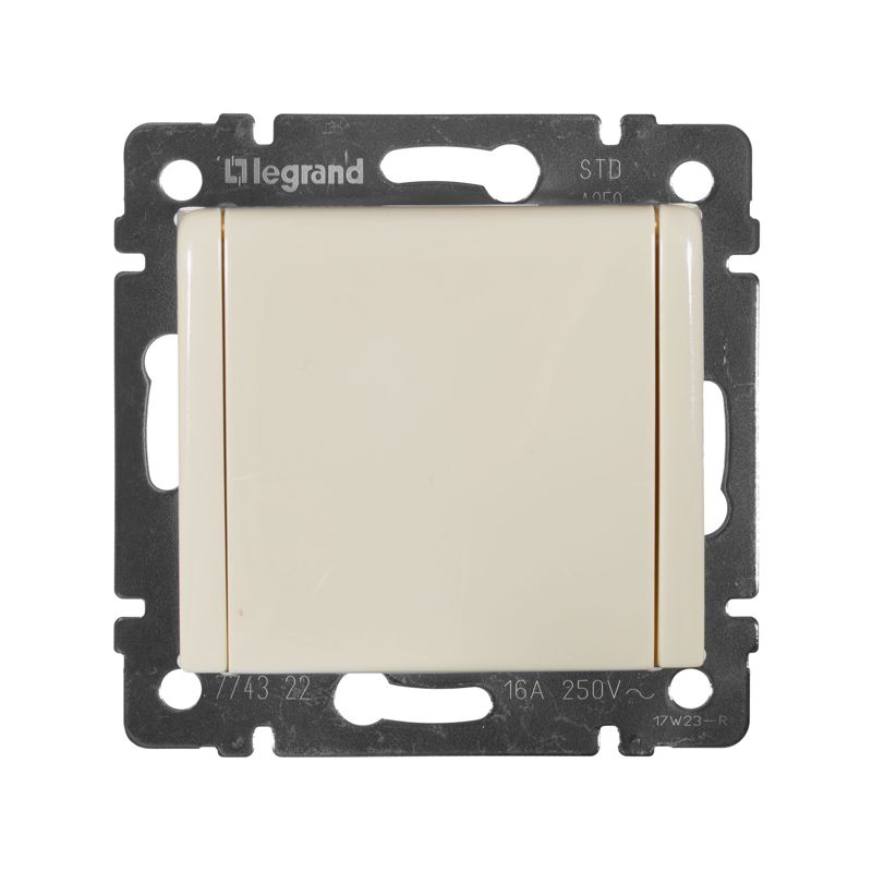  Розетка 1-м СП Valena 16А IP21 2P+E с заземл. защ. шторки с крышкой винты механизм сл. кость IEK 774322 фото в каталоге от BTSprom.by