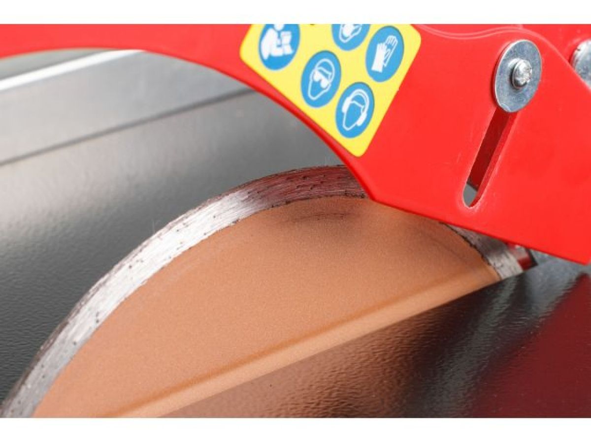  Плиткорез электрический WORTEX TC 1865 C в кор. 650 Вт, 180 мм, глубина до 35 мм (с диском, водная система охлаждения) TC1865C0011 фото в каталоге от BTSprom.by