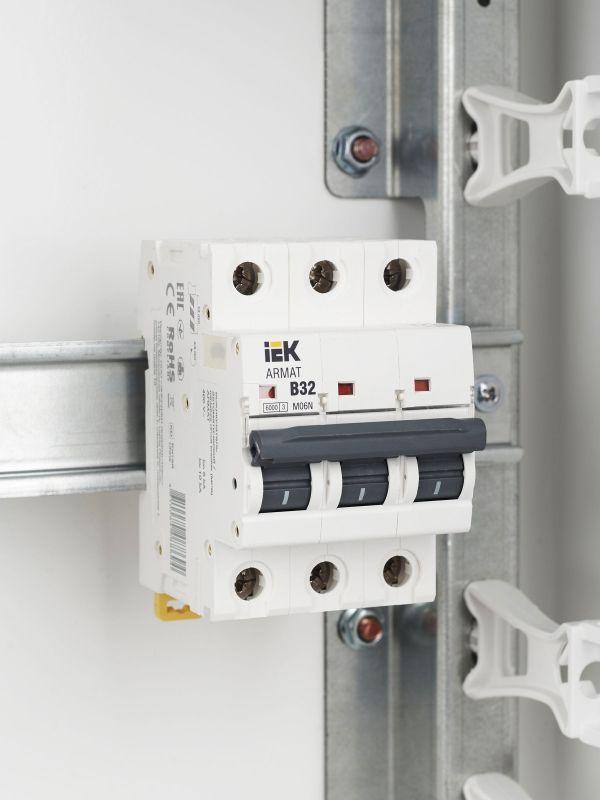  Выключатель автоматический модульный 3п B 32А M06N ARMAT IEK AR-M06N-3-B032 фото в каталоге от BTSprom.by