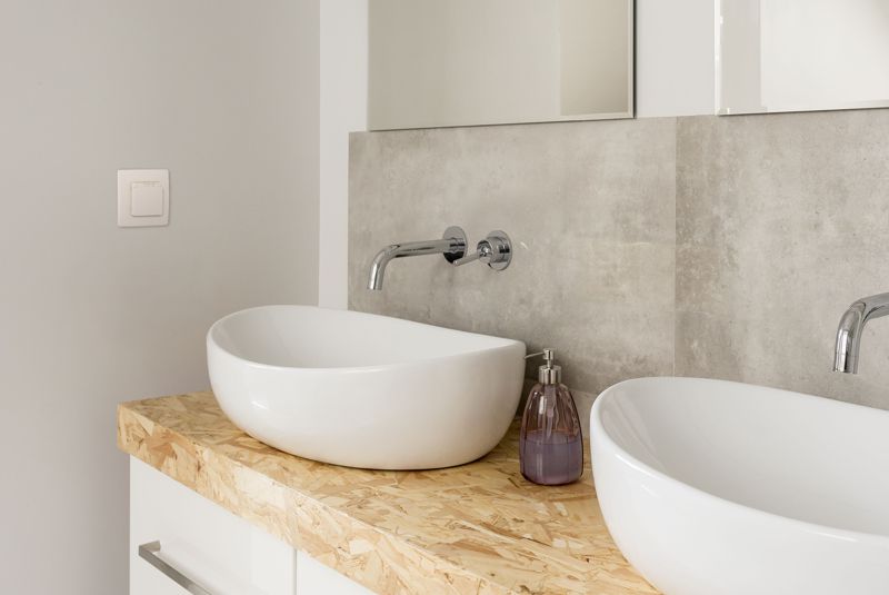  Розетка 1-м СП Etika 16А IP44 250В с заземл. со шторками с защ. крышкой безвинтов. зажимы сл. Кость IEK 672326 фото в каталоге от BTSprom.by