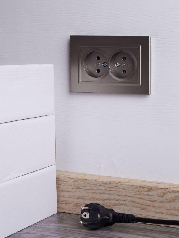  Розетка 2-м СП BRITE РСш12-2-БрШ 10А в сборе без заземл. защ. шторки шампань IEK BR-R23-10-K37-F фото в каталоге от BTSprom.by