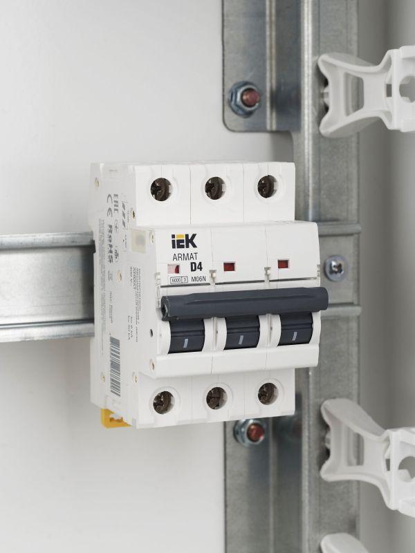  Выключатель автоматический модульный 3п D 4А M06N ARMAT IEK AR-M06N-3-D004 фото в каталоге от BTSprom.by