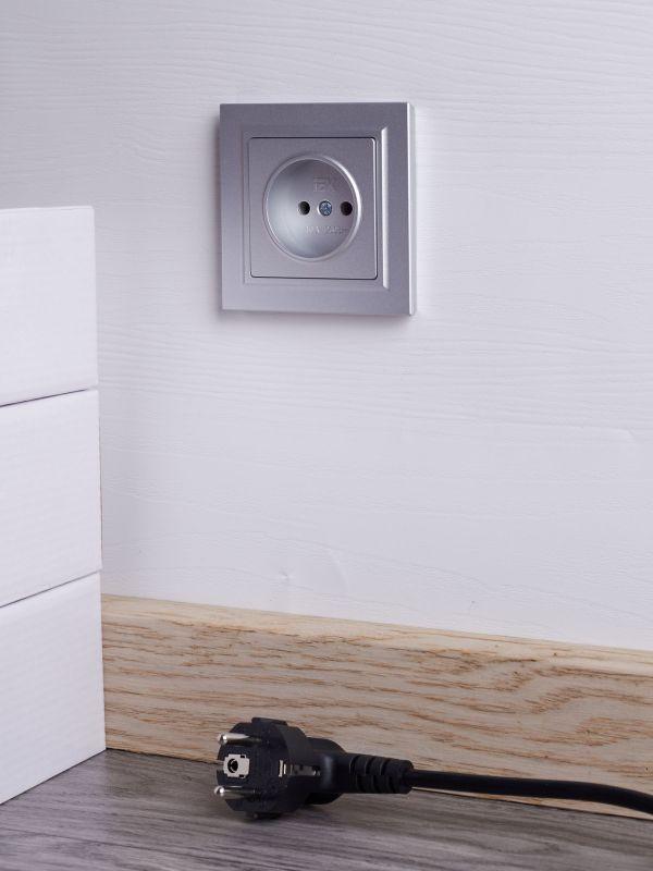  Розетка СП BRITE РСР10-1-0-БрА 10А в сборе без заземл. без защ. шторок алюм. IEK BR-R10-10-K47-F фото в каталоге от BTSprom.by