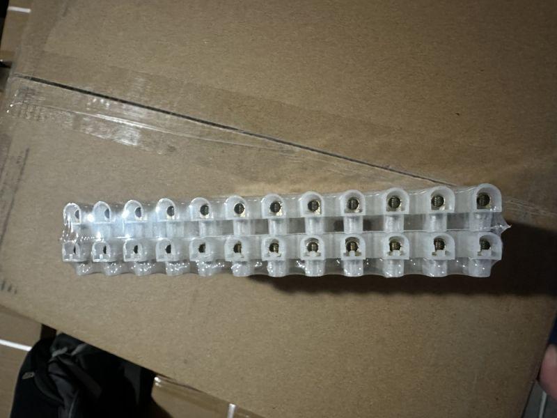  Зажим контактный винтовой V02-9W-РЕ-030 РЕ 30А 6.0-16кв.мм бел. Volsten 9737 фото в каталоге от BTSprom.by