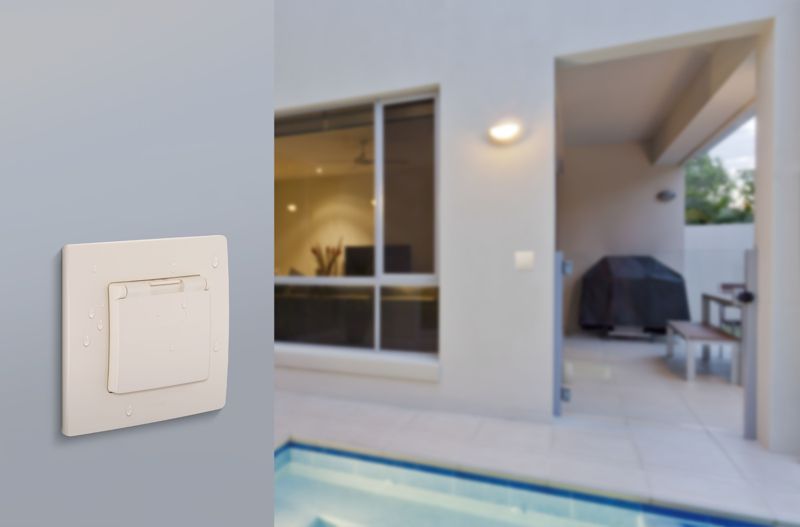  Розетка 1-м СП Etika 16А IP44 250В с заземл. со шторками с защ. крышкой безвинтов. зажимы сл. Кость IEK 672326 фото в каталоге от BTSprom.by