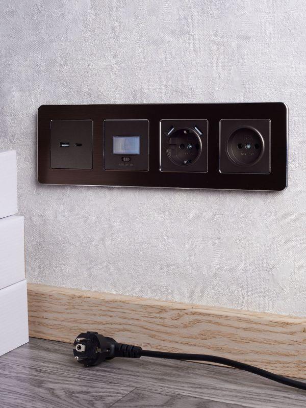  Розетка BRITE USB A+C 18Вт РЮ11-1-БрТБ механизм бронза IEK BR-U22-018-K45 фото в каталоге от BTSprom.by