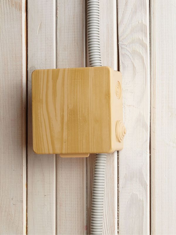  Коробка распаячная ОП КМ 100х100х50 IP54 откид. крышка 8 вводов сосна IEK UKO31-100-100-050-K34-54 фото в каталоге от BTSprom.by