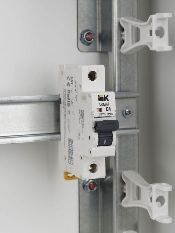  Выключатель автоматический модульный 1п C 4А M06N ARMAT IEK AR-M06N-1-C004 фото в каталоге от BTSprom.by