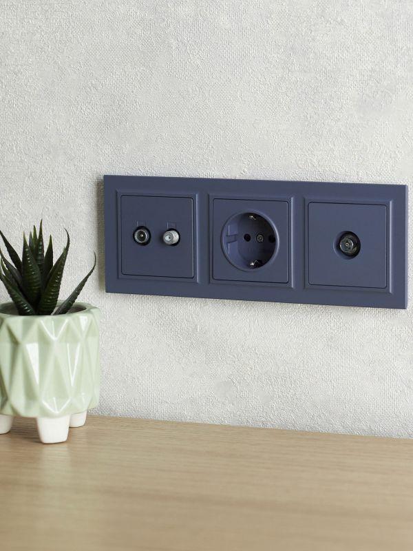  Рамка 3-м BRITE РУ-3-БрМ маренго IEK BR-M32-K35 фото в каталоге от BTSprom.by